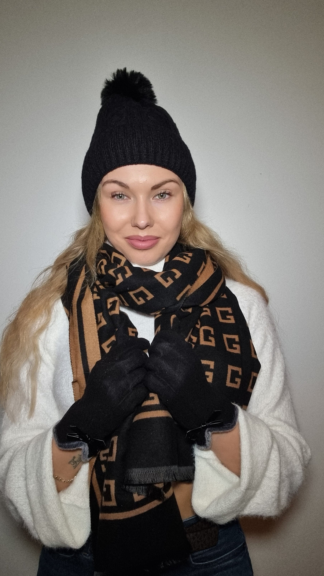 Luxury Hat Scarf And Glove Set in Black and Brown