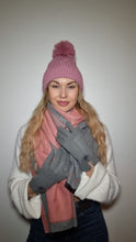 Load image into Gallery viewer, Luxury Hat Scarf And Glove Set in Grey and Purple
