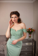 Load image into Gallery viewer, Green Bridesmaids dresses
