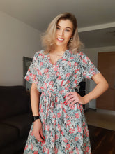 Load image into Gallery viewer, Floral Summary Dress
