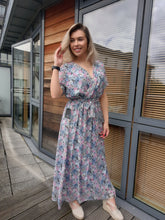 Load image into Gallery viewer, Beautiful Floral Print Dress In Blue
