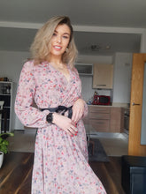 Load image into Gallery viewer, knee length floral dress
