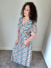 Load image into Gallery viewer, Beautiful Floral Print Dress In Green
