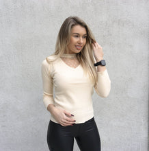 Load image into Gallery viewer, Cream Knitted Top
